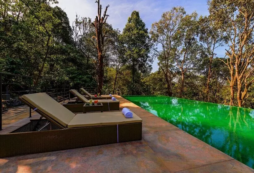 Hotelli Wayanad Wild Rainforest Lodge By Cgh Earth