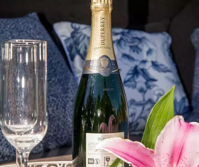 Oscars Private Spa Villa   Adults Only