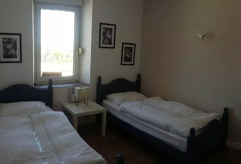 Sidsmums Travellers Retreat   Hostel