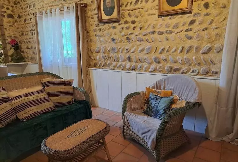 Aamiaismajoitus (B&B) Jouandassou