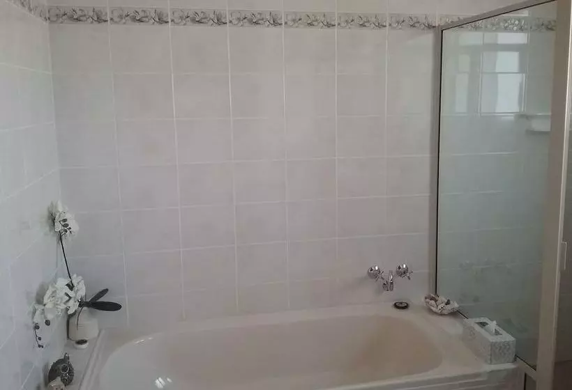 Cherry Tree Lodge Bed And Breakfast