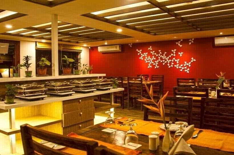 Hotel Aranya Nivas Resort