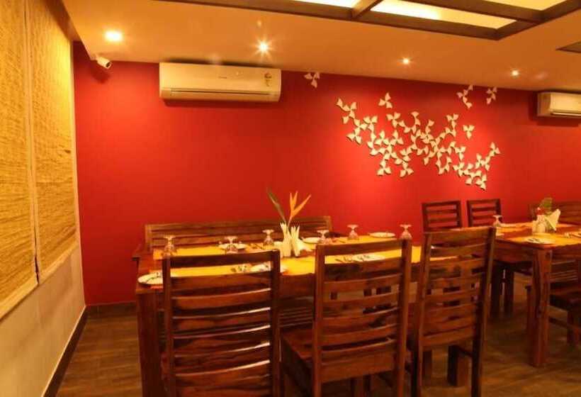 Hotel Aranya Nivas Resort