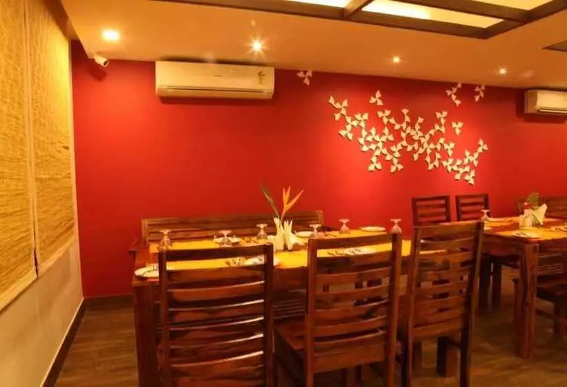 Hotelli Aranya Nivas Resort