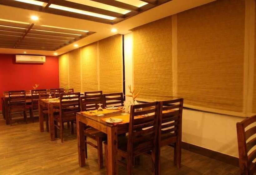 Hotel Aranya Nivas Resort