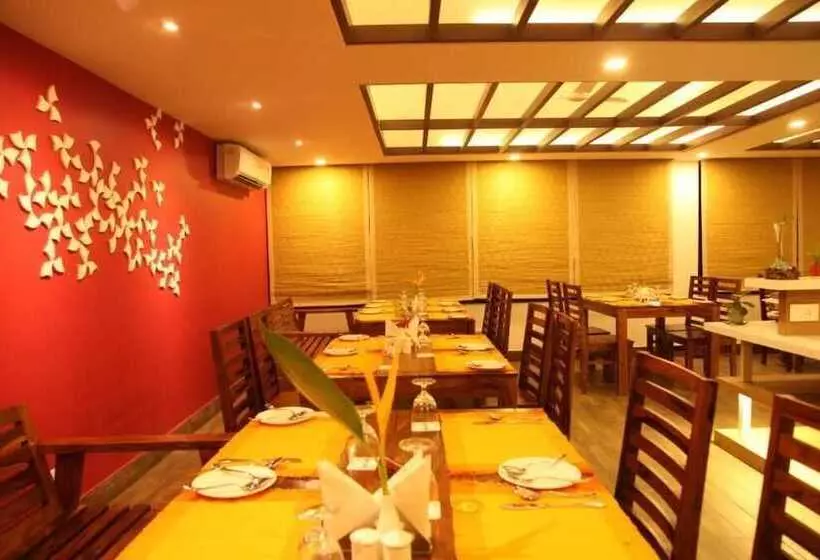 Hotelli Aranya Nivas Resort