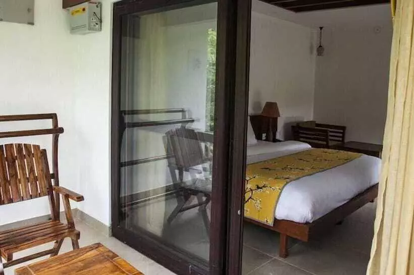 Hotelli Aranya Nivas Resort