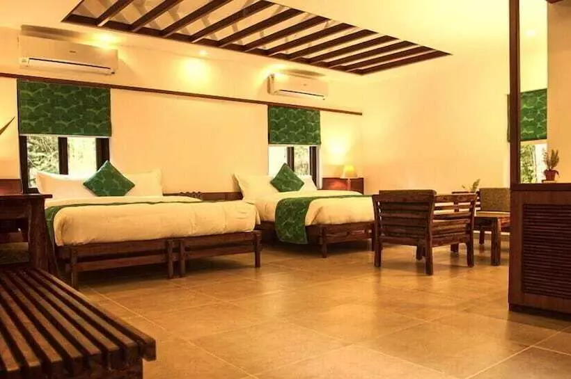 Hotelli Aranya Nivas Resort