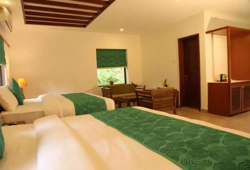 Hotelli Aranya Nivas Resort