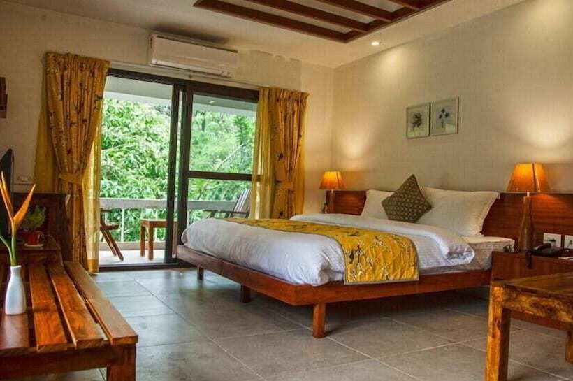 Hotel Aranya Nivas Resort