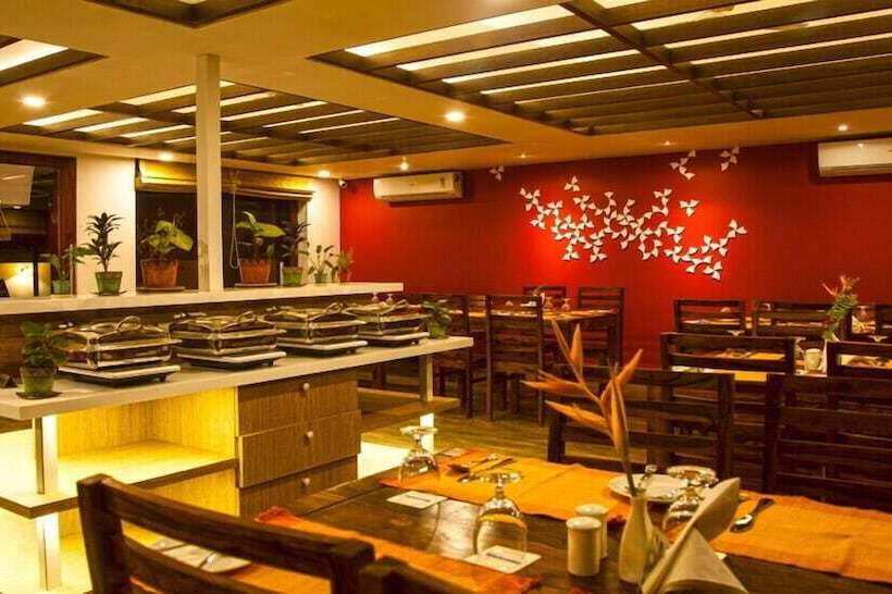 Hotel Aranya Nivas Resort