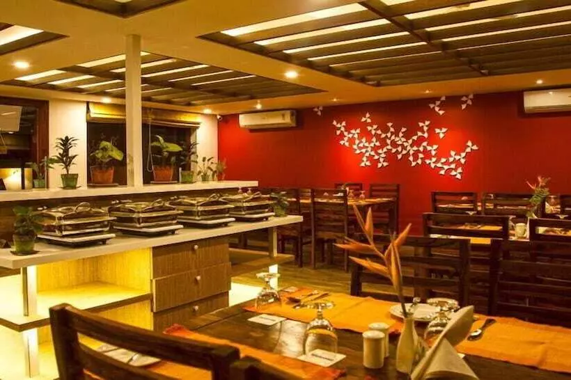 Hotelli Aranya Nivas Resort