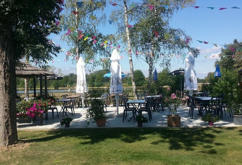 ホテル Camping Paradis Des Dombes