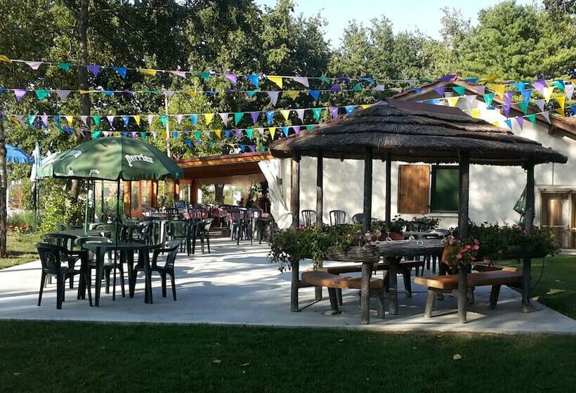 ホテル Camping Paradis Des Dombes