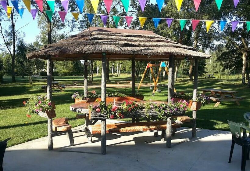 ホテル Camping Paradis Des Dombes