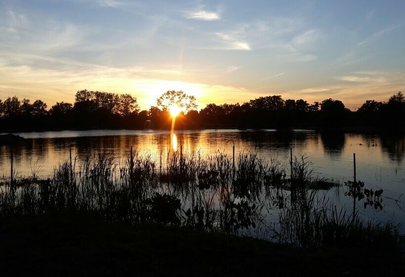 ホテル Camping Paradis Des Dombes