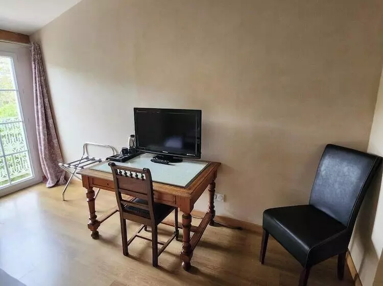 Hotelli Hôtel La Tour Perrier