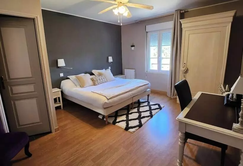 Hotelli Hôtel La Tour Perrier