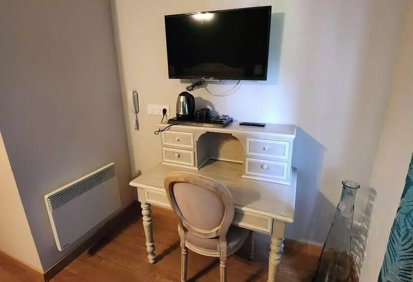 Hotelli Hôtel La Tour Perrier