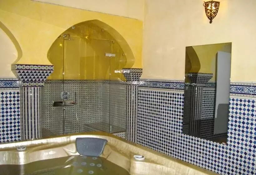 Hotelli Hôtel La Tour Perrier