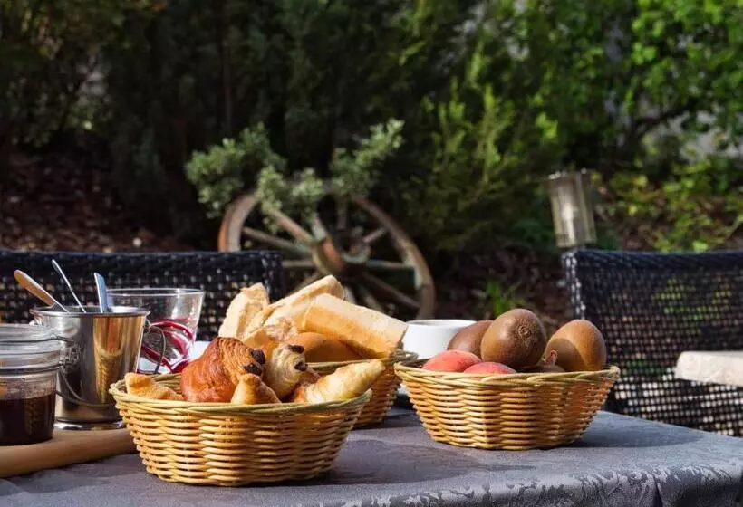 ホテル Le Champ Des Lys