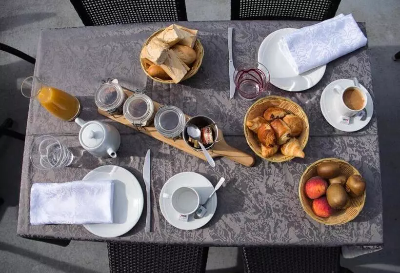 ホテル Le Champ Des Lys