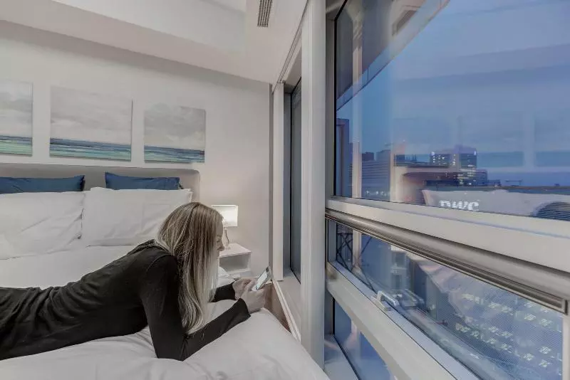 هتل Noel Suitesyork St And Lakeshore Blvd