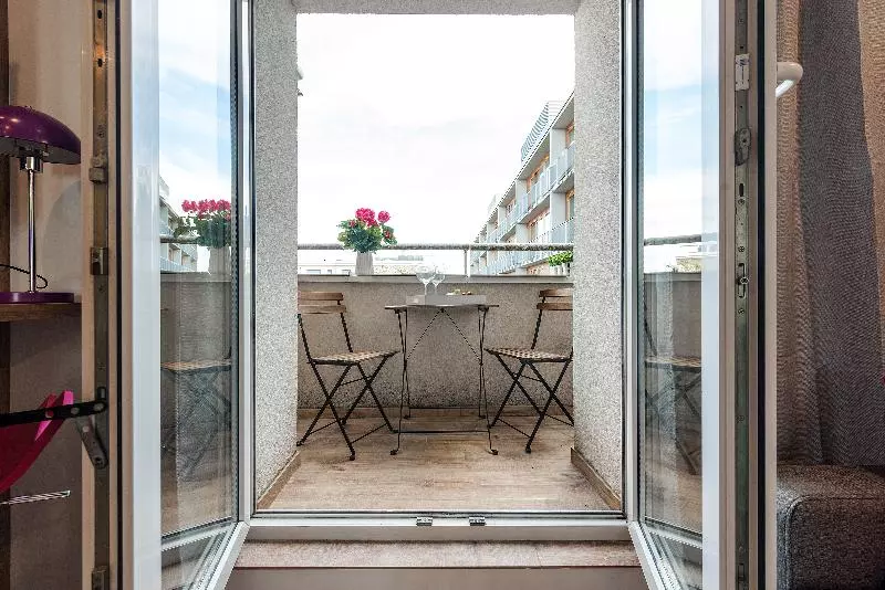 هتل Emili Plater 12 P&o Apartments