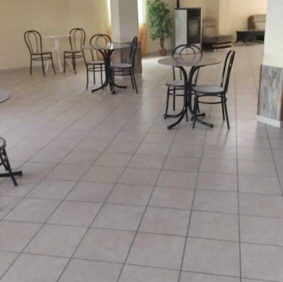 בית מלון כפרי Saline