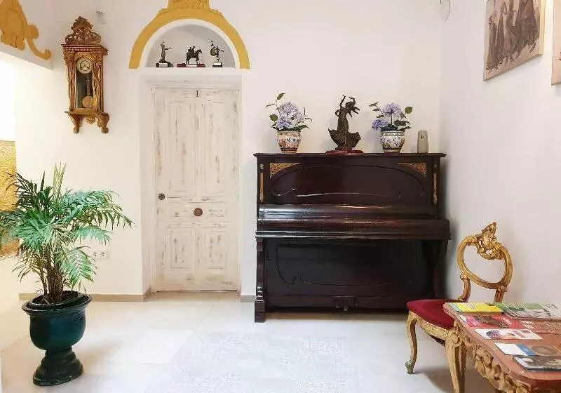 پانسیون Palace House Hércules