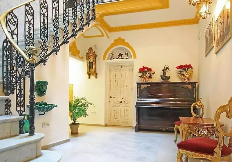 پانسیون Palace House Hércules
