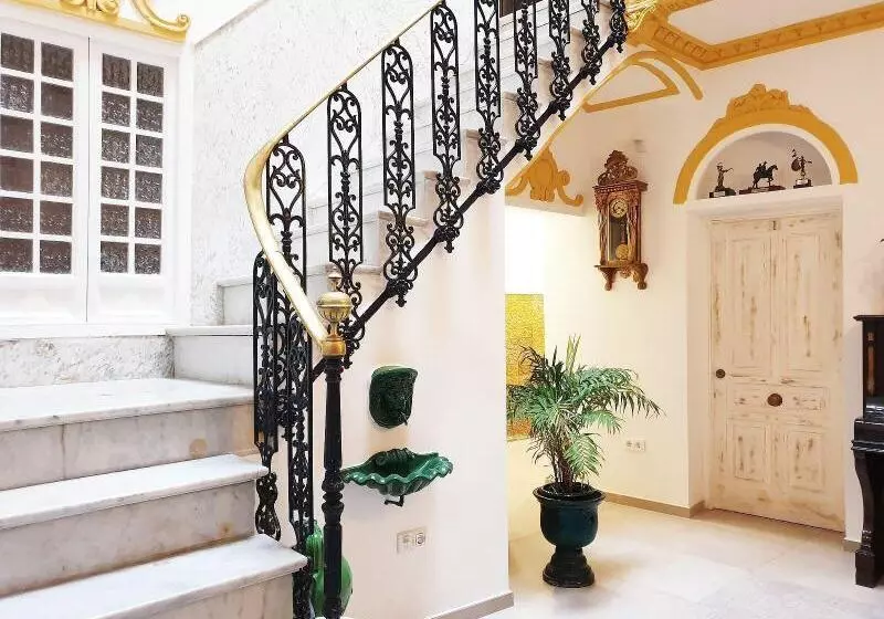 پانسیون Palace House Hércules