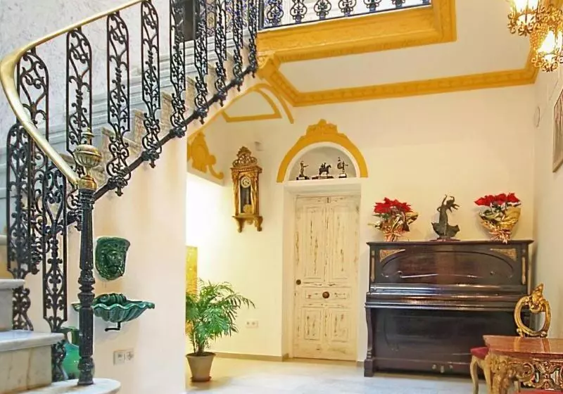 پانسیون Palace House Hércules