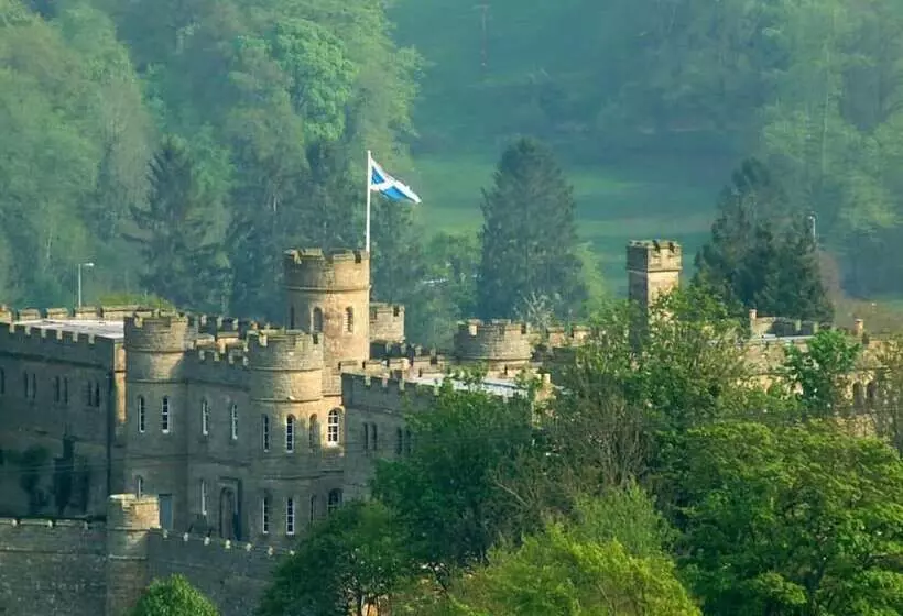 Attractive Cottage In Garden Grounds