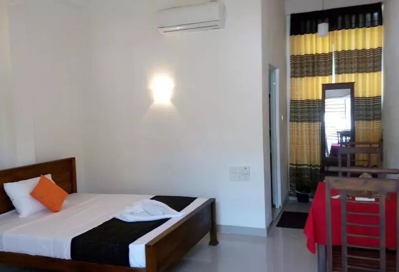 Hotelli The Crown Plaza Airport