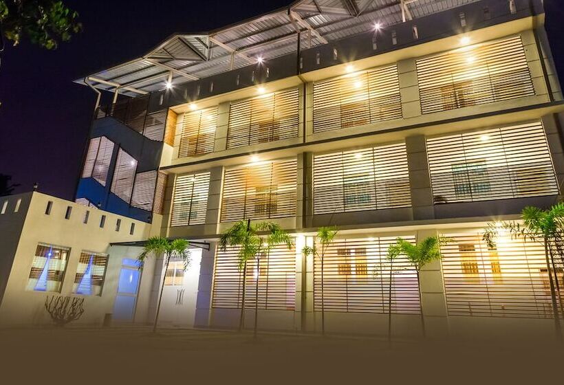 Hôtel The Crown Plaza Airport