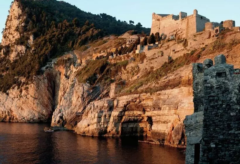 Stunning Cottage In Sesta Godano With Balcony