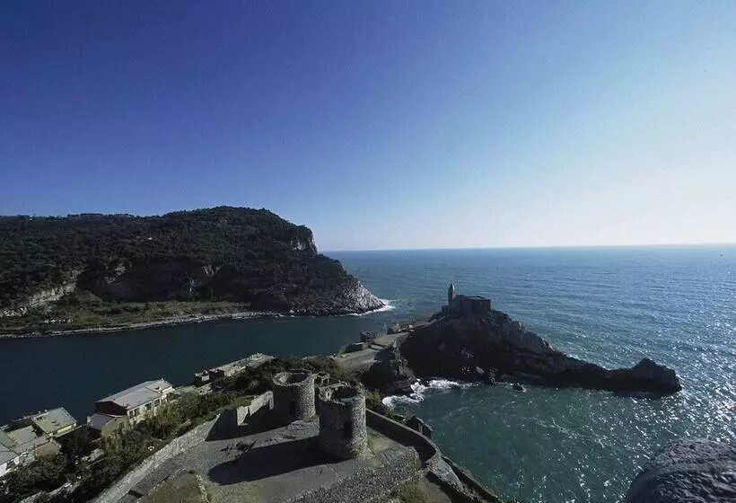 Stunning Cottage In Sesta Godano With Balcony