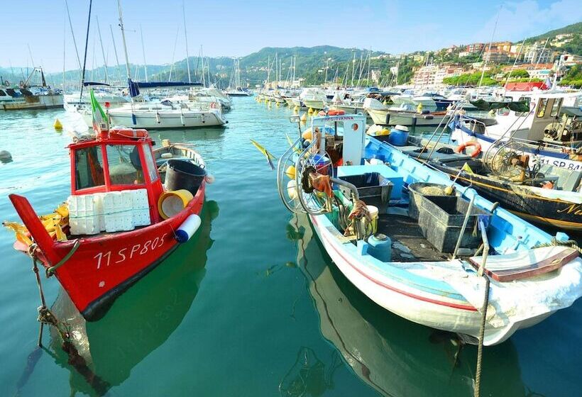 Stunning Cottage In Sesta Godano With Balcony