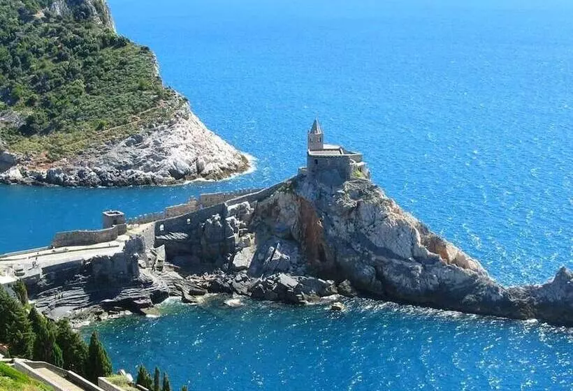 Stunning Cottage In Sesta Godano With Balcony