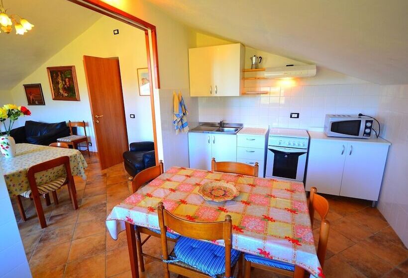 Stunning Cottage In Sesta Godano With Balcony