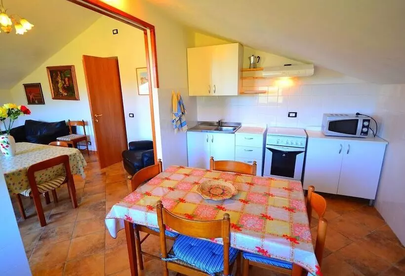 Stunning Cottage In Sesta Godano With Balcony