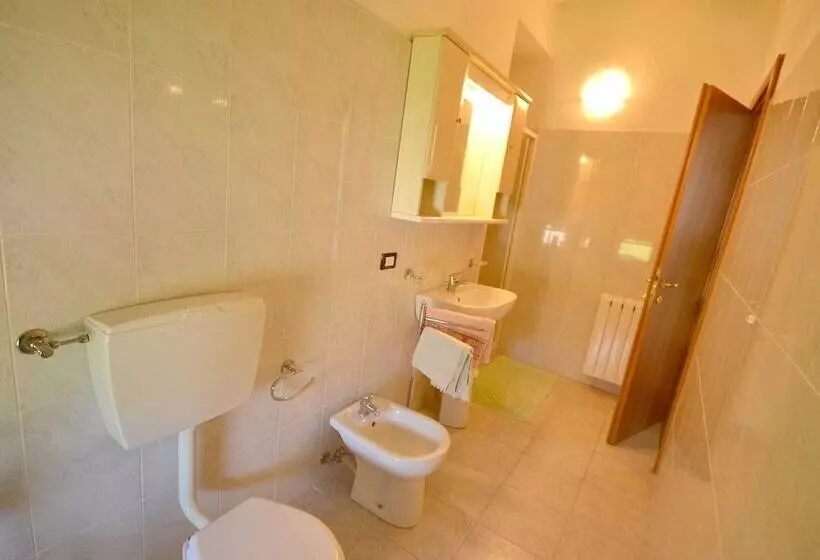 Stunning Cottage In Sesta Godano With Balcony