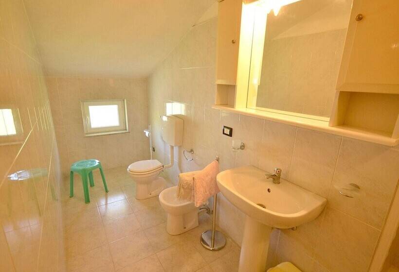 Stunning Cottage In Sesta Godano With Balcony