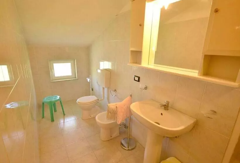 Stunning Cottage In Sesta Godano With Balcony