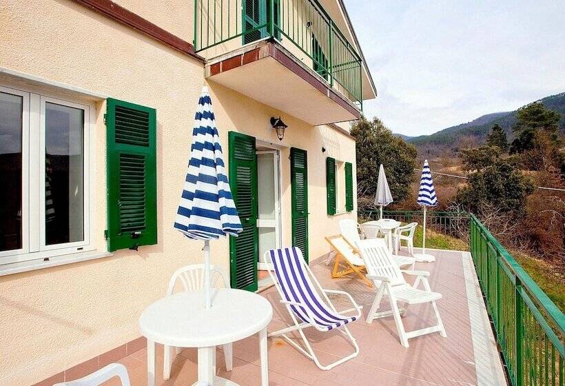 Stunning Cottage In Sesta Godano With Balcony