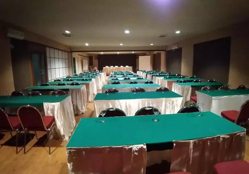 Hotelli Swaloh Hill Resort