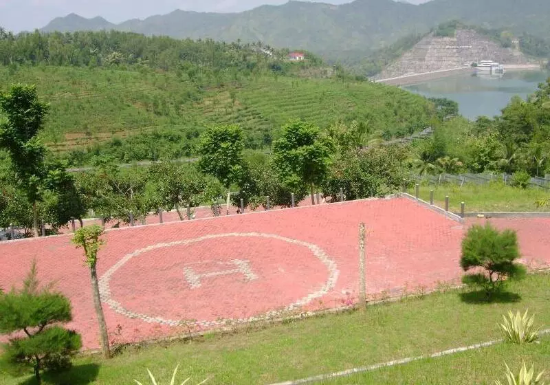 Hotelli Swaloh Hill Resort