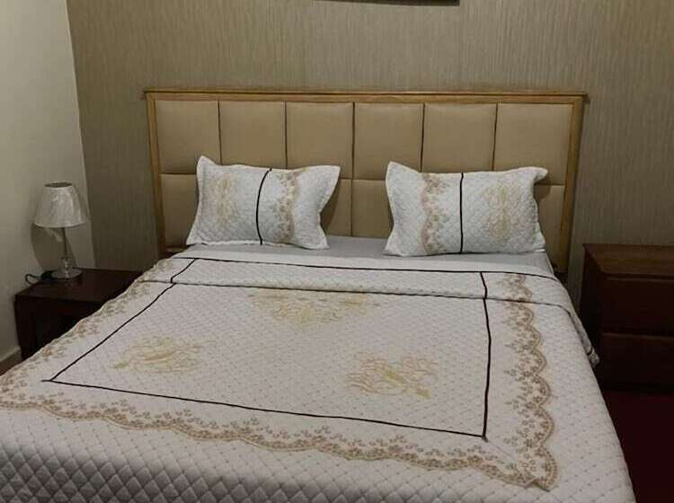 بنسيون Airport Appex Motel