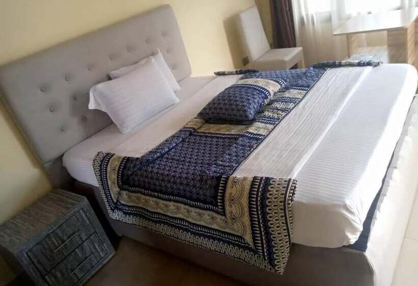 بنسيون Airport Appex Motel